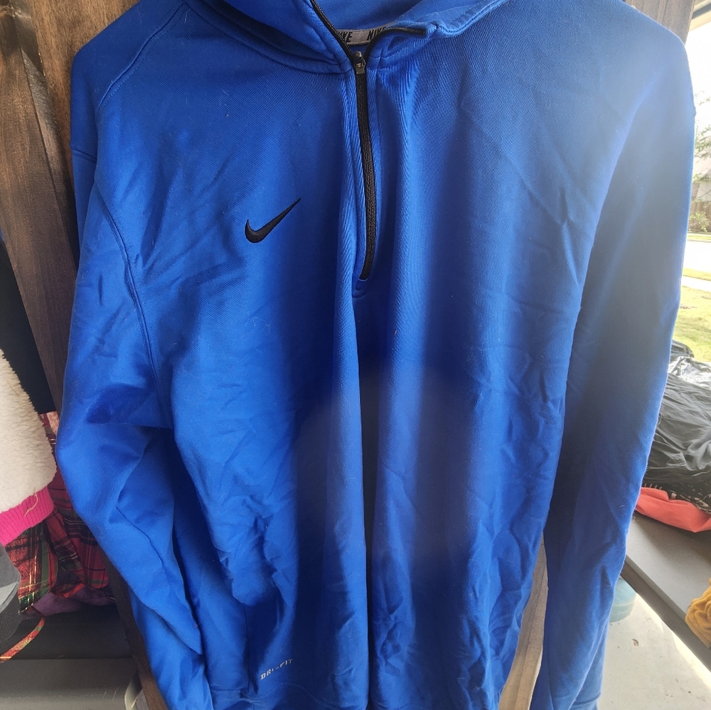 Nike dri fit pullover hoodie